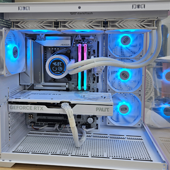 피씨스토어 하이엔드 쇼츠 게이밍PC R7 7800X3D RTX 5070 (32GB, M.2 500GB)